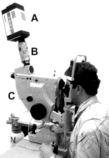 Photograph of the retinal oximeter.